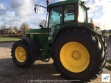 John Deere 6810