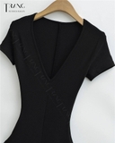 ĐẦM ÔM BODY DÁNG DÀI CỔ CHỮ V NHẤN EO MÀU ĐEN