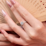 Nhẫn bạc Việt Nam xi vàng trắng 18k đính kim cương Moissanite ổ đá đế hoa xếp lớp