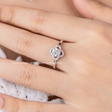 Nhẫn bạc Việt Nam xi vàng trắng đính kim cương Moissanite Lucky Bloom
