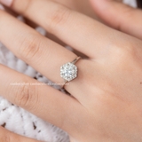 Nhẫn bạc Việt Nam xi vàng trắng đính kim cương Moissanite Hexa Light