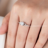 Nhẫn bạc Việt Nam xi vàng trắng đính kim cương Moissanite Trinity Spark