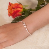 Lắc tay bạc Việt Nam vô cực cạnh đá