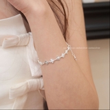 Lắc tay bạc Việt Nam chuỗi hoa bốn cánh đá