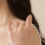 Nhẫn bạc Việt Nam ổ đá bốn chấu cạnh xoắn trơn