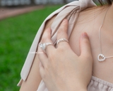 Nhẫn bạc Việt Nam ổ đá đế hoa cạnh ba hàng đá