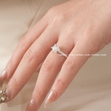 Nhẫn bạc Việt Nam ổ đá hoa đá cạnh xoắn