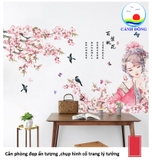 Decal dán tường nghệ thuật cổ trang cô gái giữa vườn đào