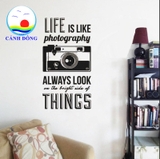Decal dán tường máy ảnh và chữ truyền động lực về cuộc sống