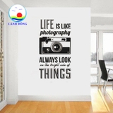 Decal dán tường máy ảnh và chữ truyền động lực về cuộc sống