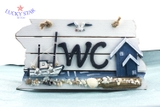 Bảng hiệu gỗ treo cửa WC