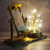 Mô hình trang trí đồng hồ cát tháp Eiffel đèn phát sáng