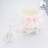 Giỏ hoa xe đạp trang trí kèm hoa vải lụa nhiều màu sắc