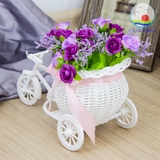 Giỏ hoa xe đạp trang trí kèm hoa vải lụa nhiều màu sắc
