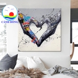 Tranh canvas trái tim tạo hình từ đôi tay độc đáo