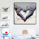 Tranh canvas trái tim tạo hình từ đôi tay độc đáo