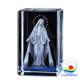 Tượng pha lê đức mẹ Maria dang tay chạm khắc 3D