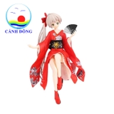 Mô hình tượng Cô gái Nhật Bản mặc kimono đỏ cầm quạt.
