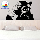 Decal dán tường đười ươi nghe nhạc trang trí độc đáo
