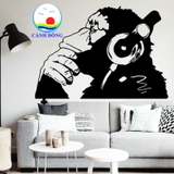 Decal dán tường đười ươi nghe nhạc trang trí độc đáo