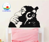 Decal dán tường đười ươi nghe nhạc trang trí độc đáo