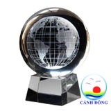 Qủa pha lê thế giới 6cm kèm đế đèn gỗ ánh sáng trắng