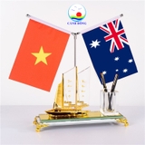 Đựng bút pha lê thuyền thuận buồm xuôi gió - quà tặng cao cấp sang trọng cho cấp cao, đối tác, doanh nhân - in lá cờ các nước theo yêu cầu