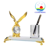 Đựng bút pha lê Đại Bàng ôm quả cầu thế giới, nhận khắc laser, in màu nội dung chữ logo theo yêu cầu quà tặng doanh nhân, sếp, lãnh đạo cấp cao sang trọng