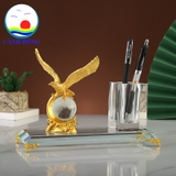 Đựng bút pha lê Đại Bàng ôm quả cầu thế giới, nhận khắc laser, in màu nội dung chữ logo theo yêu cầu quà tặng doanh nhân, sếp, lãnh đạo cấp cao sang trọng