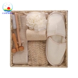 Hộp quà Spa thiên nhiên quà tặng Việt Nam ý nghĩa bao gồm Khay đựng,xơ mướp, bông tắm,dép đi trong nhà,dây kéo, đá mài,massage mặt ,lược