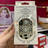 Nail Tay 68 (Chữ V Nền Trắng)
