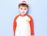 Áo thun raglan logo bé trai đội mũ Hej. HA4240