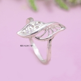 Nhẫn Bạc Nữ Thiết Kế Hình Chiếc Lá Đính Đá N2409020081