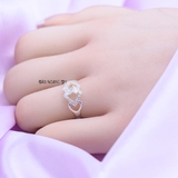 Nhẫn Bạc Nữ Trơn Thiết Kế Logo LV Đính Đá N2408260041