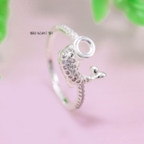 Nhẫn Bạc Nữ Trơn Ít Đá Thiết Kế Hình Con Cá Heo N2408250053