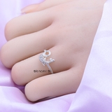 Nhẫn Bạc Nữ Trơn Ít Đá Thiết Kế Hình Con Cá Heo N2408250053