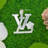 Mặt Dây Chuyền Bạc Nữ Logo LV Trơn Ít Đá Bông Hoa Nhỏ M2409220025