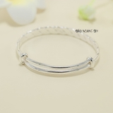 Vòng tay bạc trẻ em bản dẹt mặt vòng thiết kế xoắn thừng hoạ tiết khắc rãnh V2412110002