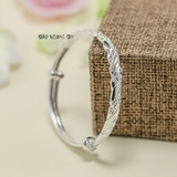 Vòng tay bạc trẻ em bản dẹt mặt vòng thiết kế xoắn thừng khắc hoạ tiết tiêu điểm và hình bầu dục V2412110001