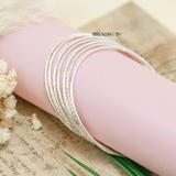 Vòng tay bạc nữ dạng vòng tuần bản mảnh hoạ tiết khắc phay chéo V2409160004