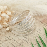 Vòng tay bạc nữ dang vòng tuần bản dẹt mặt vòng hoạ tiết đính V2409130026