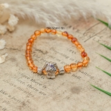 Vòng Hổ Phách Charm Cún Xinh V2409160013