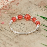 Vòng tay trẻ em charm cầu bạc và cầu nhựa màu đỏ V2409110019