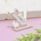 Mặt Dây Chuyền Bạc Nữ Logo LV Trơn Ít Đá Bông Hoa Nhỏ M2409220025