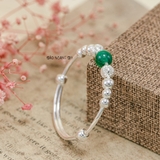 Vòng tay trẻ em charm cầu bạc và đá màu xanh lá cây V2409110029