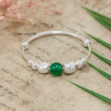 Vòng tay trẻ em charm mèo hello kitty, cầu bạc và charm cầu đá xanh lá cây V2409110035