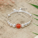 Vòng tay trẻ em charm cầu bạc và đá đỏ có chuông V2409110025