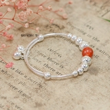 Vòng tay trẻ em charm cầu bạc và đá đỏ có chuông V2409110025