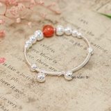 Vòng tay trẻ em charm cầu bạc và đá đỏ có chuông V2409110025