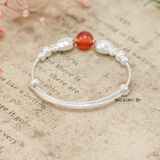 Vòng tay trẻ em charm cá và cầu bạc kết hợp charm cầu đỏ V2409110020